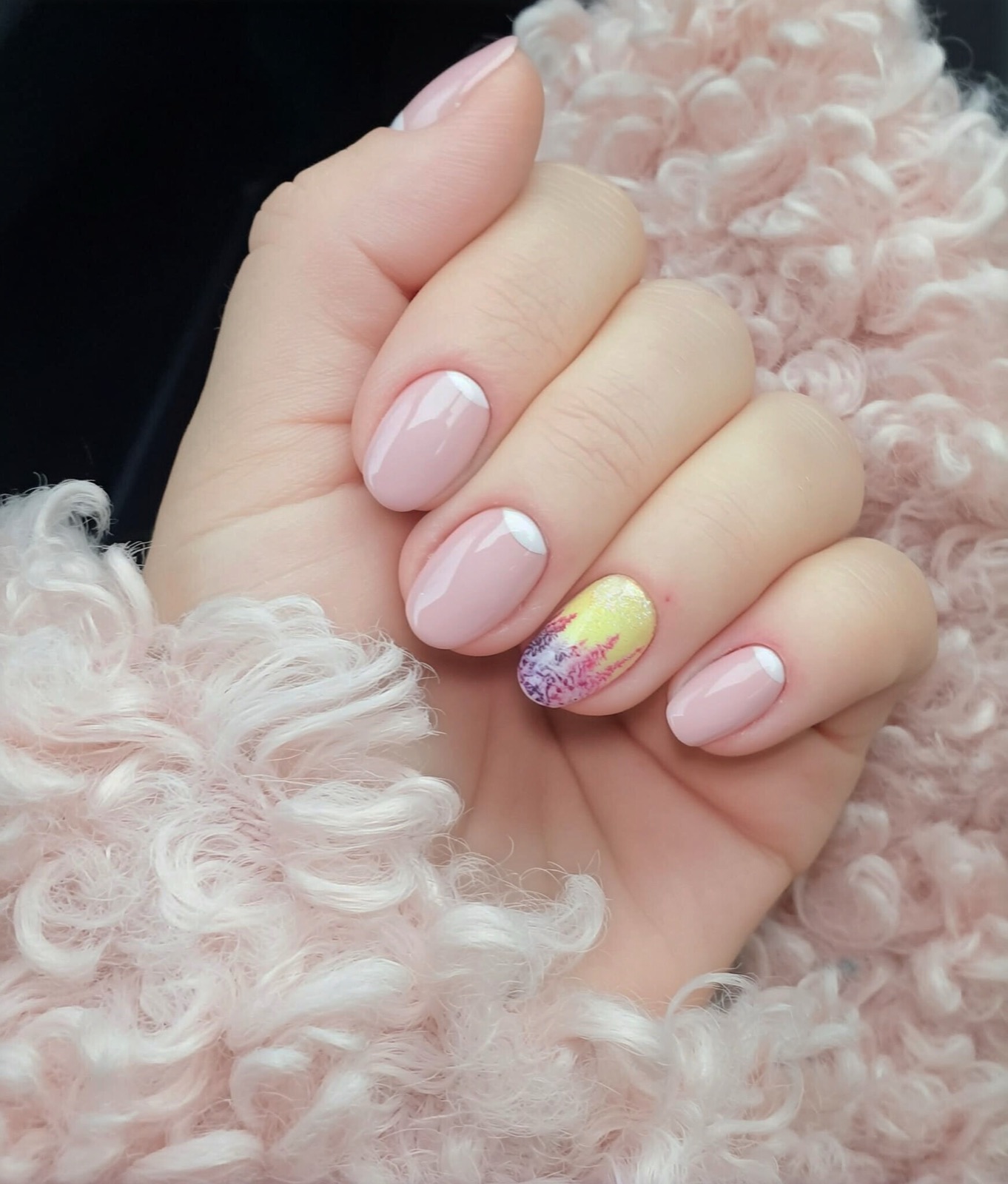 Iridescent chrome nails